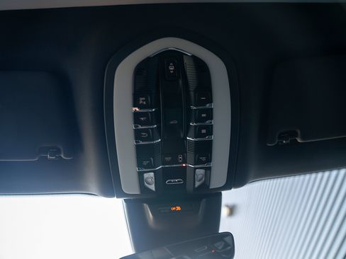 Certified 2026 Porsche Macan AWD/4WD image 11