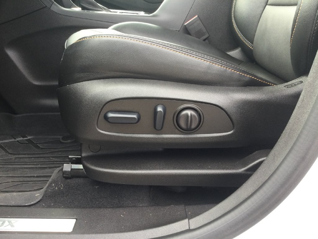 Used 2024 Chevrolet Equinox Premier FWD image 16