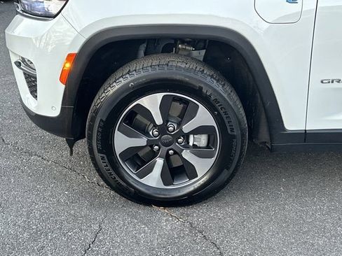 Used 2023 Jeep Grand Cherokee 4WD 4xe w/ Luxury Tech Group II image 16