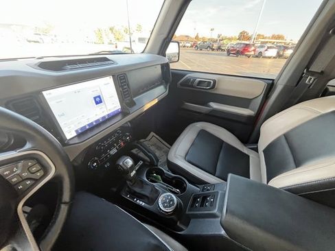 Used 2023 Ford Bronco Wildtrak image 13