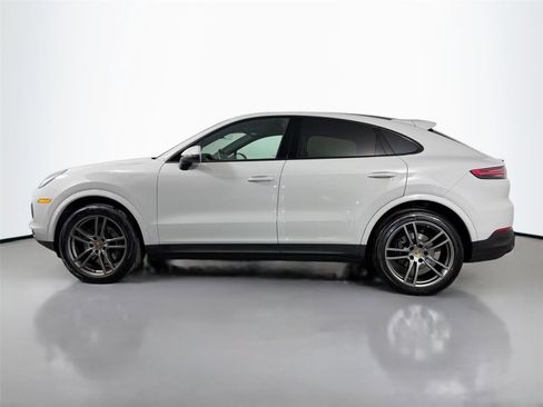 Certified 2022 Porsche Cayenne Platinum Edition AWD/4WD image 2