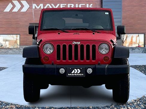 Used 2010 Jeep Wrangler Unlimited Rubicon image 2