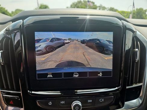 Used 2023 Chevrolet Traverse LT FWD image 21