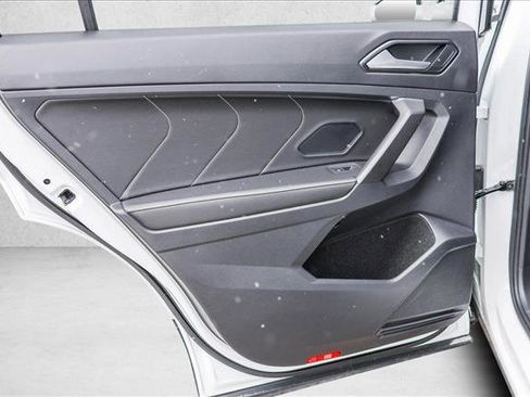 Used 2022 Volkswagen Tiguan SE image 21