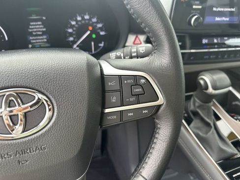 Used 2024 Toyota Sienna XLE image 19