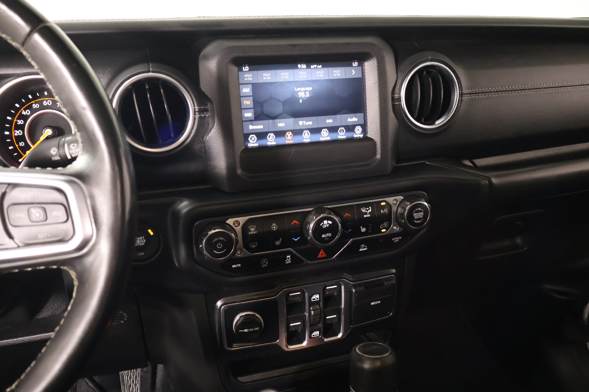 Used 2020 Jeep Gladiator Overland w/ LED Lighting Group AWD/4WD image 5