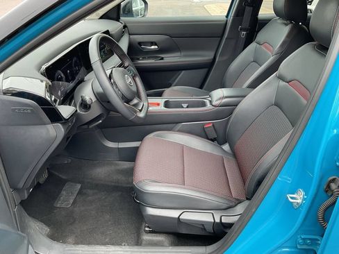 Used 2025 Nissan Kicks SR AWD/4WD image 10