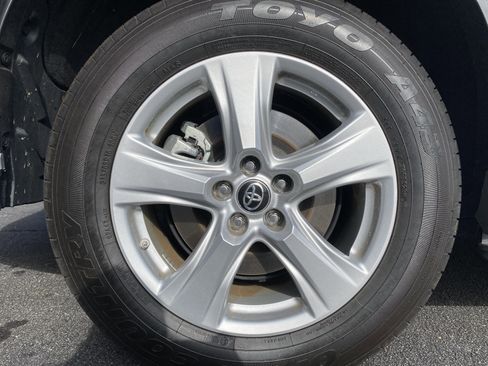 Used 2024 Toyota Highlander LE image 41