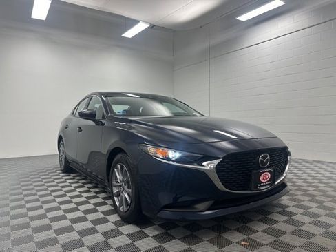 Used 2022 MAZDA MAZDA3 s image 3