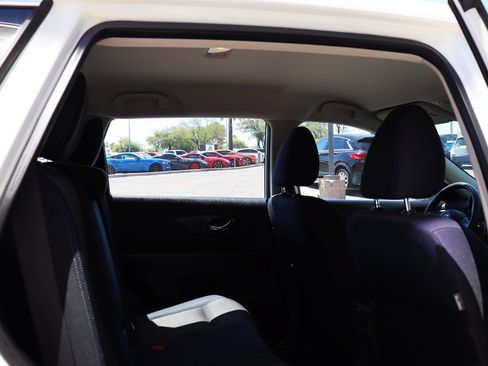 Used 2017 Nissan Rogue S AWD/4WD image 27