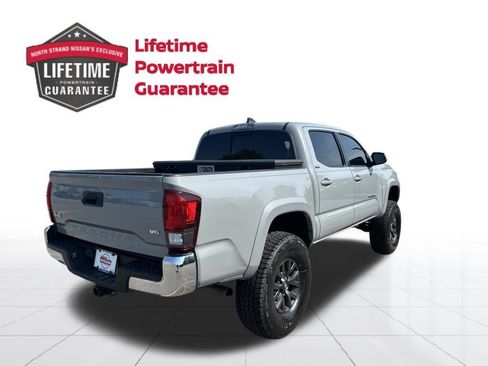 Used 2020 Toyota Tacoma SR5 AWD/4WD image 8