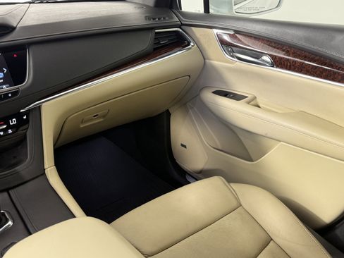 Used 2018 Cadillac XT5 Luxury w/ Driver Awareness Package image 14