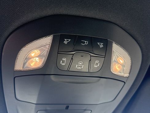 Used 2025 Chrysler Pacifica Select FWD image 24