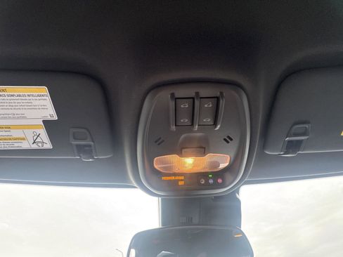 Used 2025 Chevrolet Trax RS w/ Sunroof Package FWD image 25