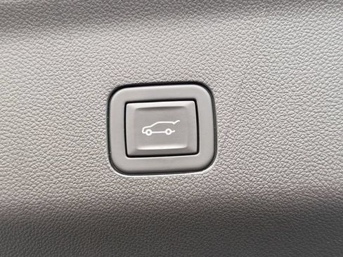 Used 2023 Chevrolet Tahoe Premier w/ Advanced Technology Package AWD/4WD image 33