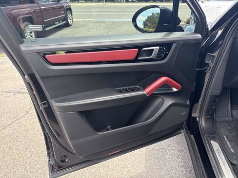 Used 2019 Porsche Cayenne Turbo AWD/4WD image 9