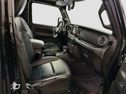 Used 2023 Jeep Wrangler Unlimited Sahara w/ Cold Weather Group AWD/4WD image 32