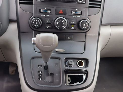 Used 2009 Kia Sedona LX w/ PWR Pkg image 17