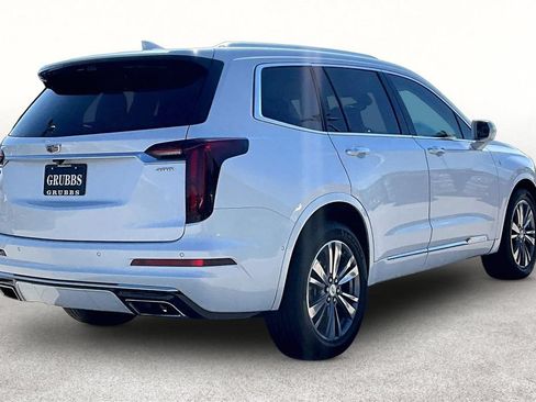 Used 2020 Cadillac XT6 Premium Luxury FWD image 2