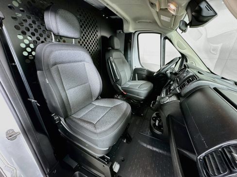 Used 2025 RAM ProMaster 2500 w/ U-Haul Equipment Group FWD image 24