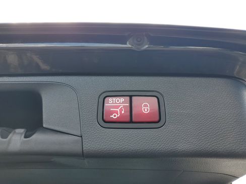 Used 2017 Mercedes-Benz GLC 300 4MATIC image 34