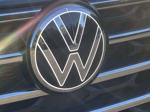 Used 2024 Volkswagen Atlas SE image 32