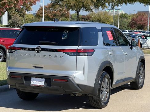 Certified 2025 Nissan Pathfinder S image 4