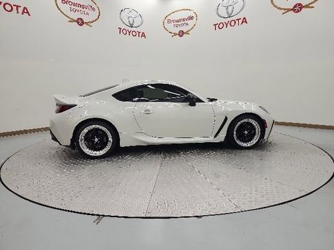 Used 2023 Toyota GR86 Premium RWD image 3