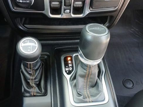 Used 2022 Jeep Gladiator Overland image 18