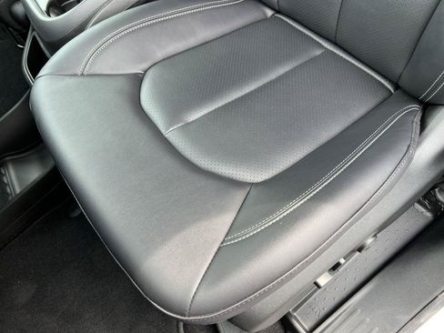 Used 2026 Chrysler Pacifica Select AWD/4WD image 12