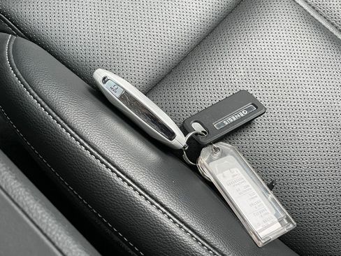 Used 2025 Genesis G70 2.5T image 23