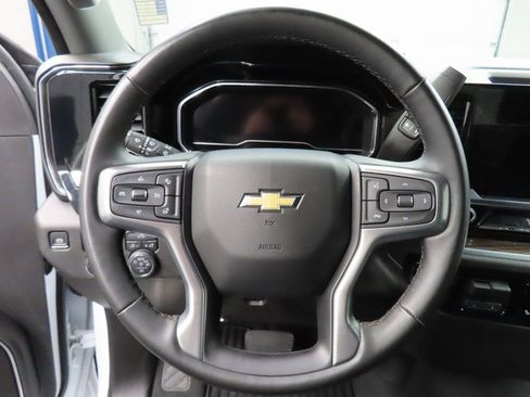 Used 2025 Chevrolet Silverado 2500 LT w/ Convenience Package image 38