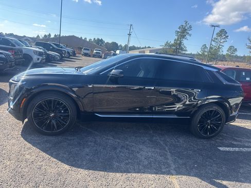 Used 2025 Cadillac Lyriq Luxury image 4