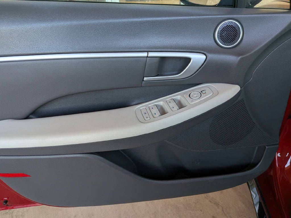 Used 2025 Hyundai Sonata SEL FWD image 9