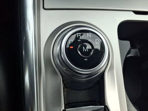 Used 2020 Ford Explorer XLT w/ Equipment Group 202A AWD/4WD image 34