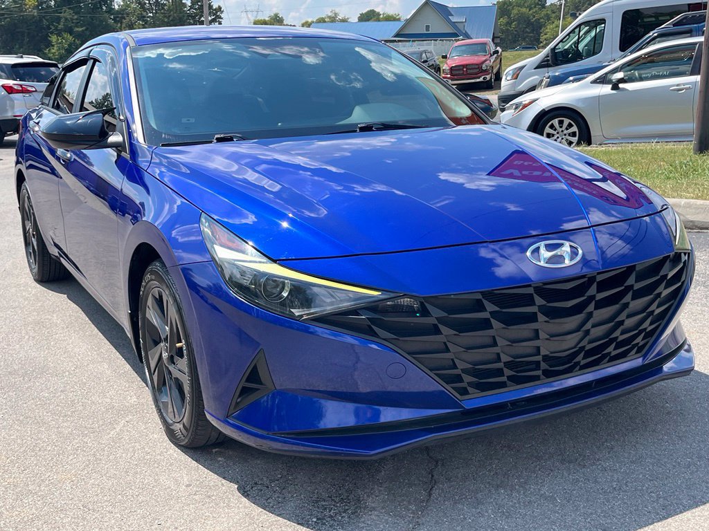Used 2023 Hyundai Elantra SEL FWD image 2