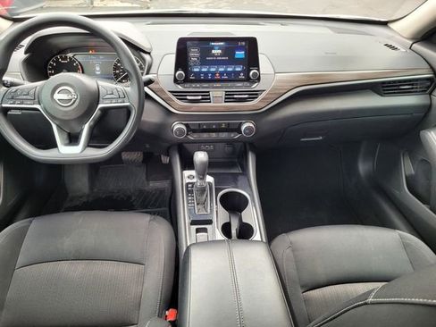 Used 2024 Nissan Altima 2.5 SV image 6