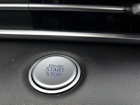 Used 2025 Hyundai Elantra Blue image 28