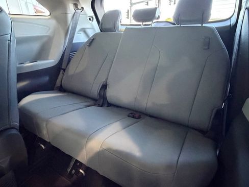 Certified 2021 Toyota Sienna XLE FWD image 36