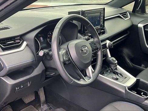 Used 2022 Toyota RAV4 SE image 17