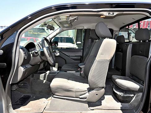 Used 2017 Nissan Frontier SV RWD image 9