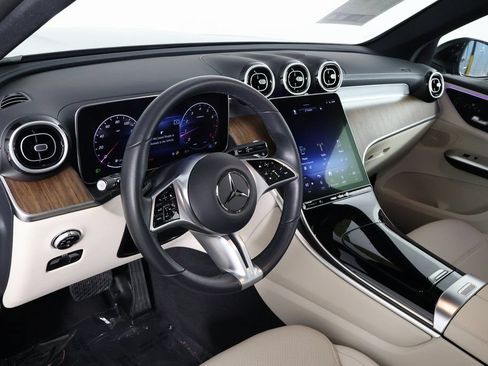 Used 2024 Mercedes-Benz GLC 300 4MATIC image 7