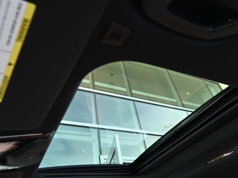 Certified 2024 BMW 330i Sedan w/ M Sport Package image 27