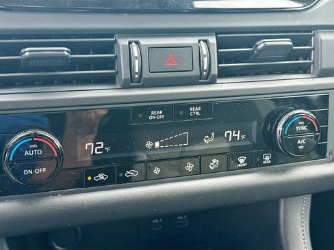 Used 2024 Nissan Pathfinder S image 14