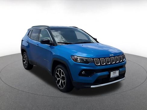 Used 2025 Jeep Compass Limited AWD/4WD image 3