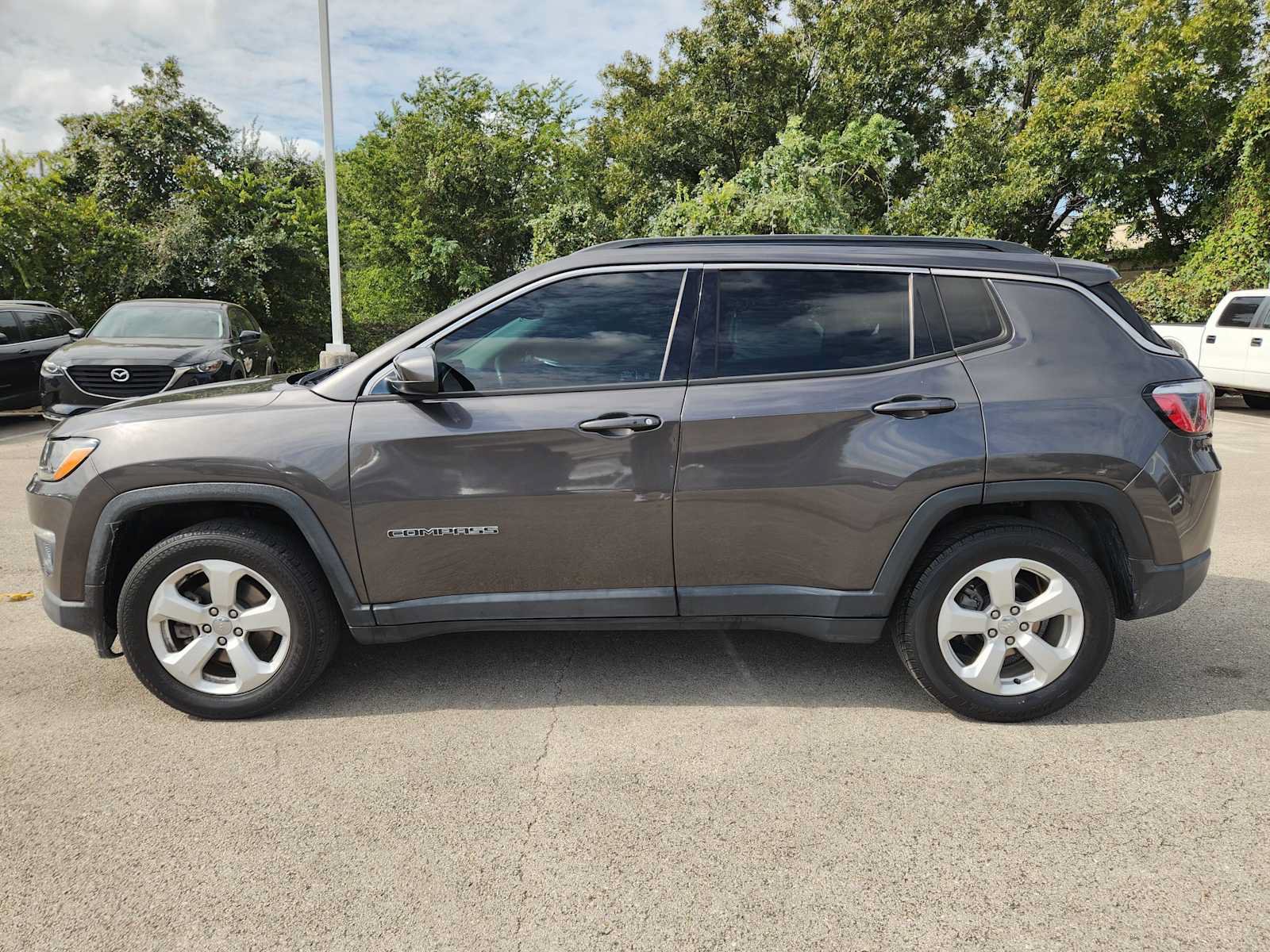 Used 2018 Jeep Compass Latitude FWD image 4