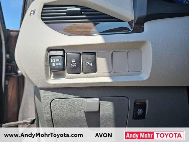 Used 2019 Toyota Sienna XLE w/ XLE Navigation Package FWD image 14