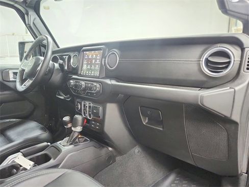 Used 2018 Jeep Wrangler Unlimited Sahara image 40