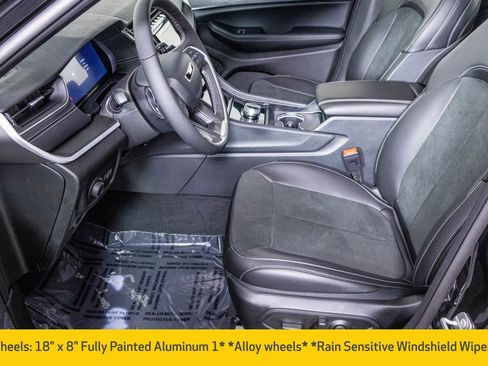 New 2025 Jeep Grand Cherokee Altitude image 17