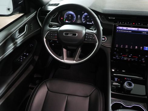 New 2025 Jeep Grand Cherokee L Limited w/ Black Appearance Package image 17